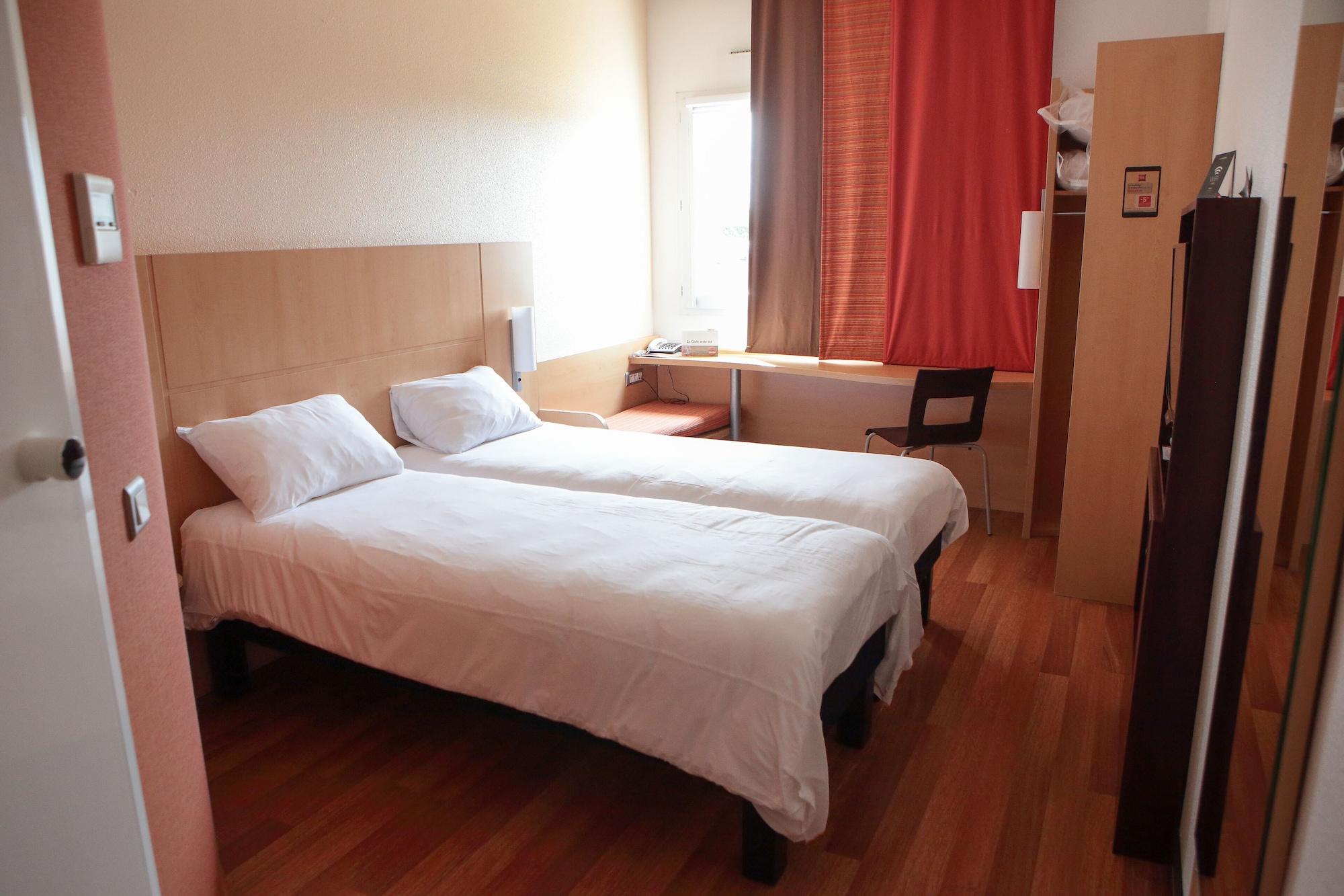 Ibis Albert Pays De Somme Exterior foto