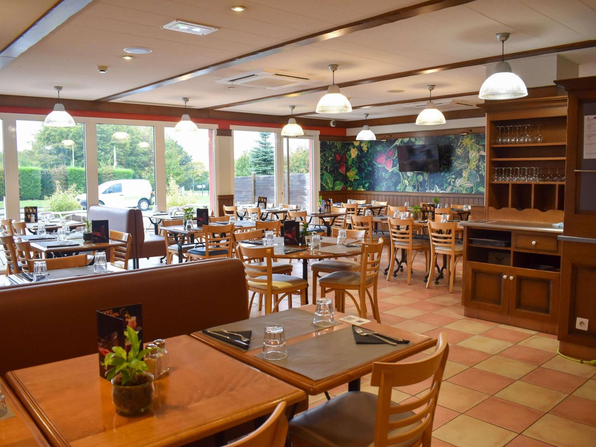Ibis Albert Pays De Somme Exterior foto