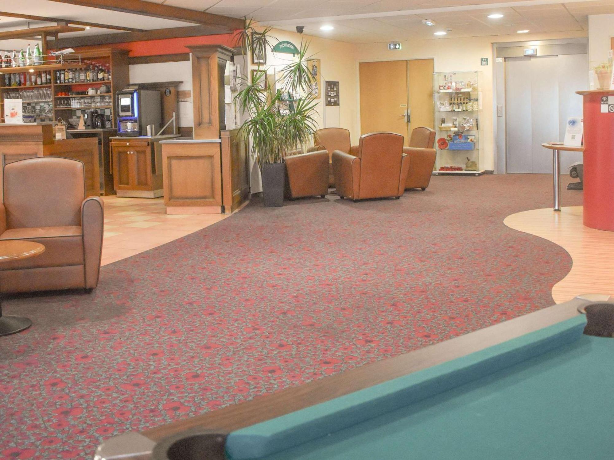 Ibis Albert Pays De Somme Exterior foto