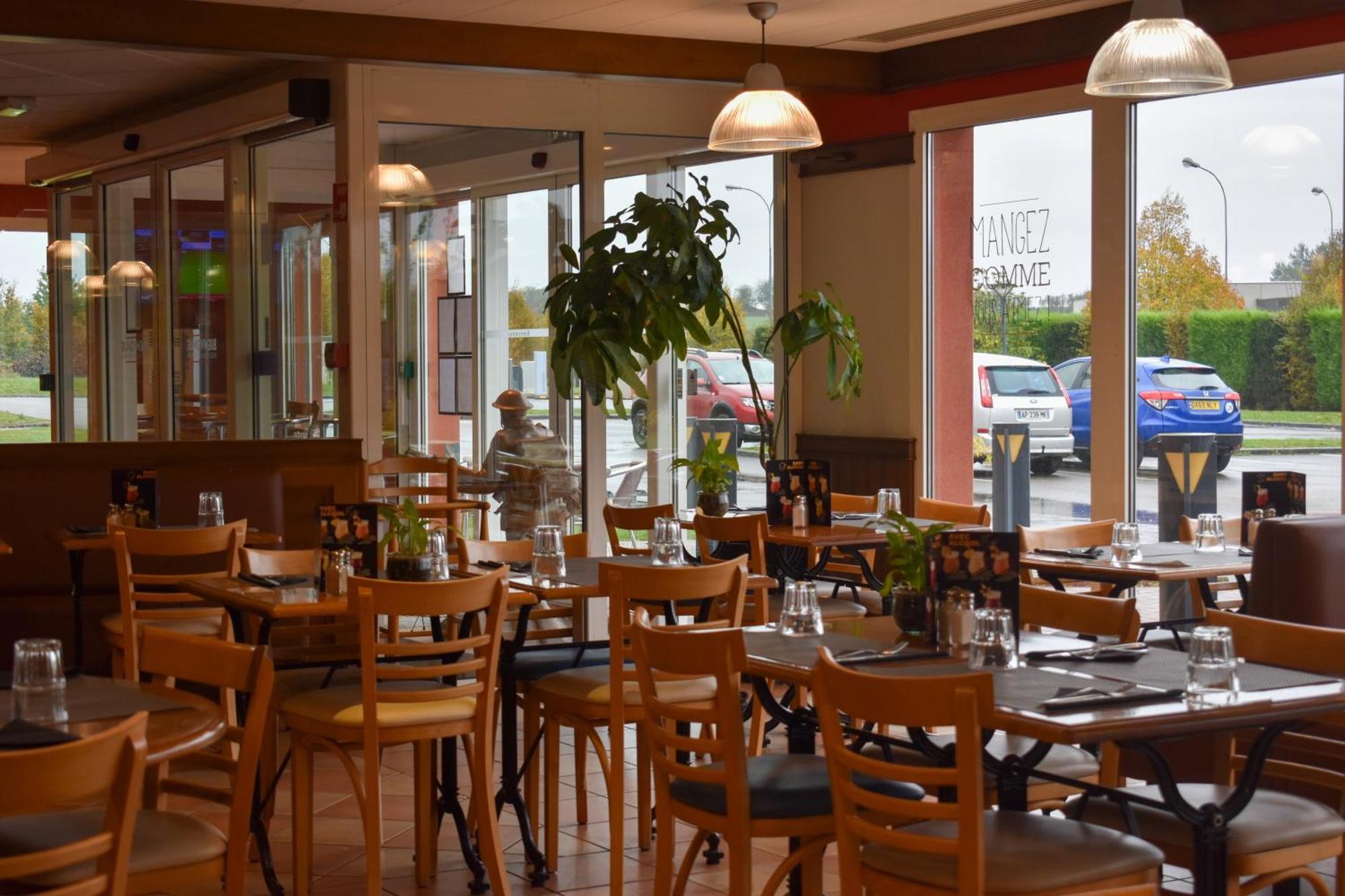 Ibis Albert Pays De Somme Exterior foto